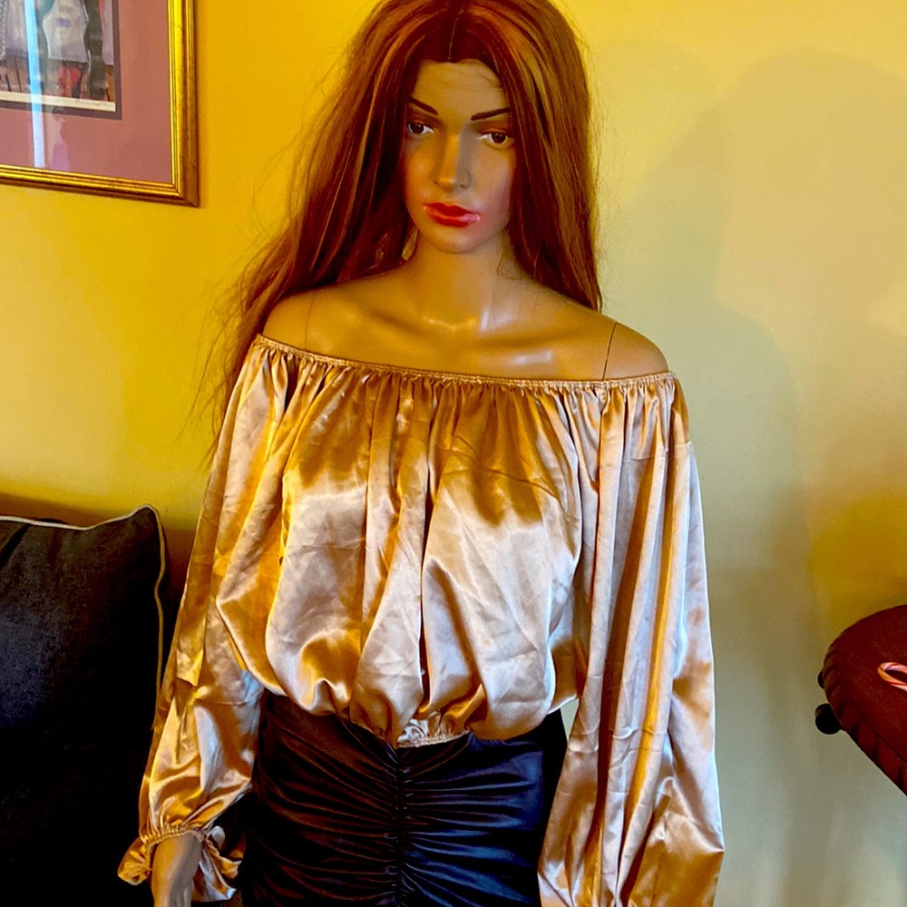 Lovely Longsleeved blouse gold color